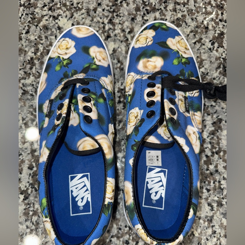 Vans Blue and White Floral Sneakers Size 10- New WO Tag